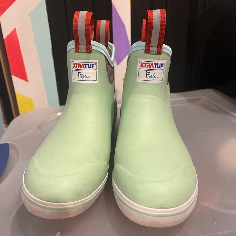 Women’s size 8 Xtratuf deck boots